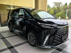 Lexus LM 500h Edition - фото 1
