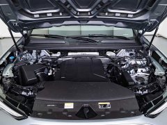 Audi Q5L 2.0T Exclusive Edition for Ten Million Users - фото 8