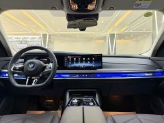 BMW 7 Series 2023 735Li M Sport Package - фото 7