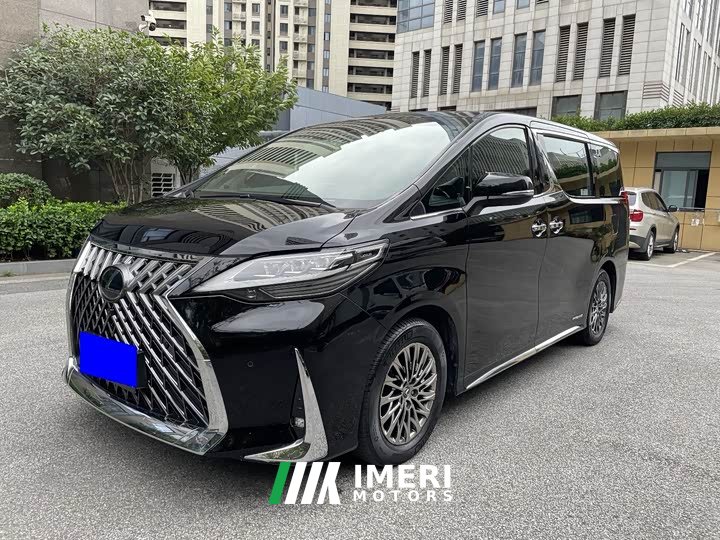 Lexus LM 300h Edition