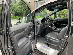 Lexus LM 300h Edition - фото 2