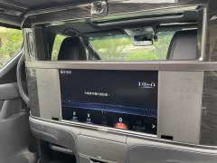 Lexus LM 300h Edition - фото 8
