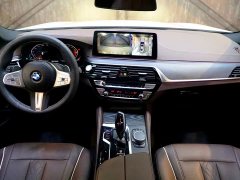 BMW 5 Series 530Li leading M sports package - фото 12