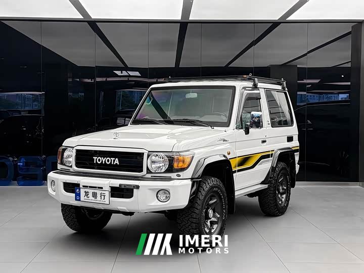 Tank LC71 4.0L - автомобиль из Китая