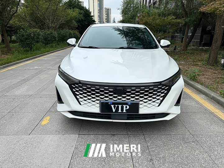 Changan PLUS 1.5T DCTLuxury Version - автомобиль из Китая