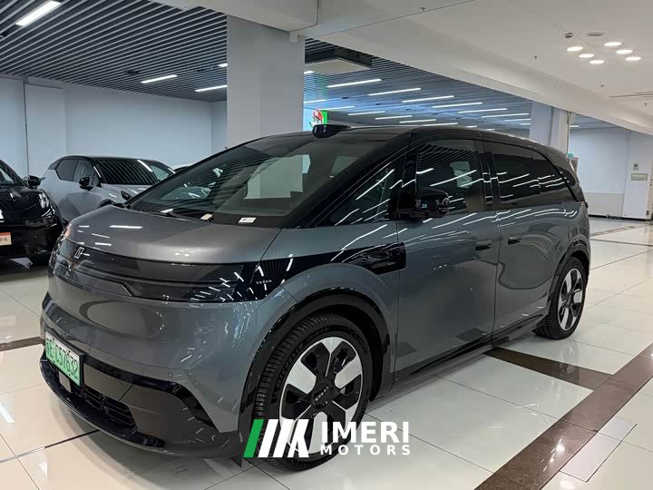 Zeekr MIX Smart Drive Edition - автомобиль из Китая