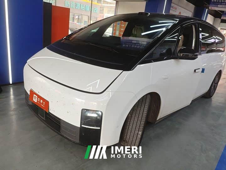 Li Auto MEGA Home Edition