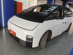 Li Auto MEGA Home Edition - фото 1