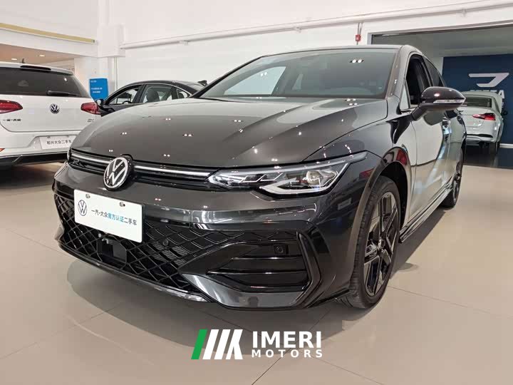Volkswagen 300TSI R-Line