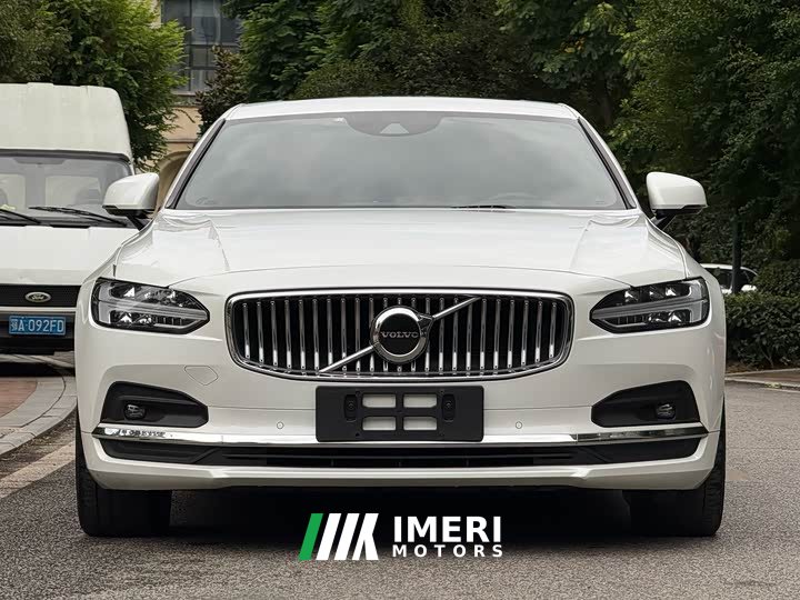 Volvo S90 B5 Luxury Edition
