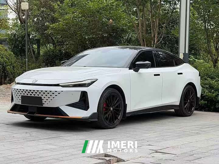 Changan UNI-V 1.5T Premium Version - автомобиль из Китая