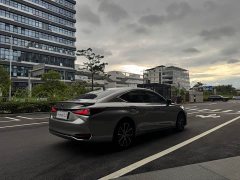 Lexus ES 300h Edition - фото 11