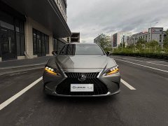 Lexus ES 300h Edition - фото 2