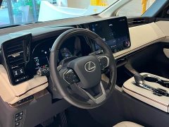 Lexus LM 500h Edition - фото 7