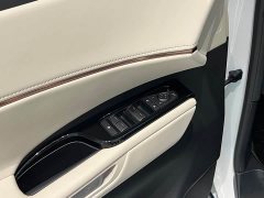 Lexus LM 500h Edition - фото 8
