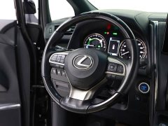 Lexus LM 300h Edition - фото 10