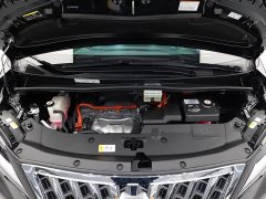 Lexus LM 300h Edition - фото 18