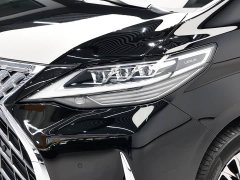 Lexus LM 300h Edition - фото 4