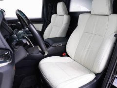 Lexus LM 300h Edition - фото 8