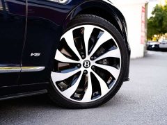 Volkswagen 4.0T V8 Mulliner - фото 10