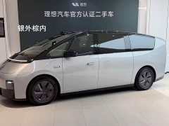 Li Auto MEGA Ultra - фото 1