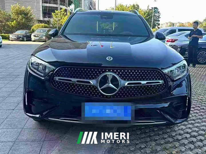 Mercedes-Benz GLC 300 L 4MATIC Version 5