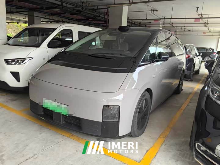 Li Auto MEGA Ultra