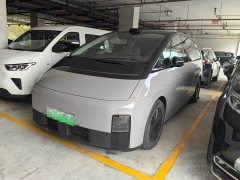 Li Auto MEGA Ultra - фото 1