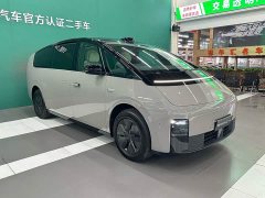 Li Auto MEGA Ultra - фото 17