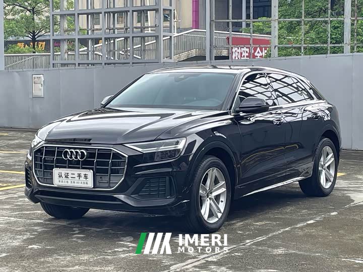 Audi Q8 45 TFSI Luxury Version