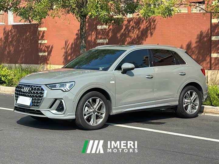 Audi Q3 40 TFSI Fashion Version - автомобиль из Китая