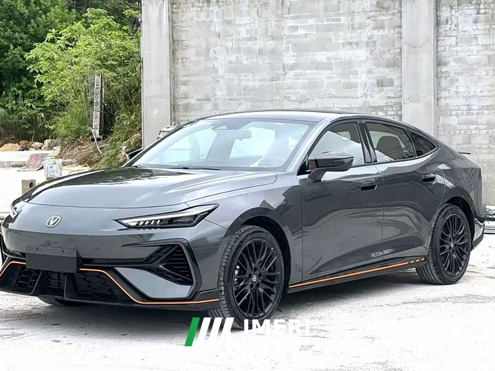Changan UNI-V 1.5T 500BarPremium Version - автомобиль из Китая
