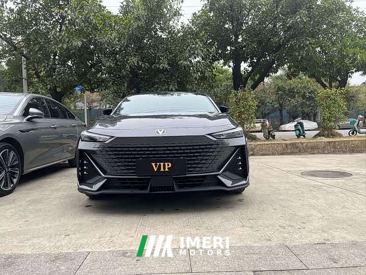 Changan UNI-V 1.5T Premium Version - автомобиль из Китая