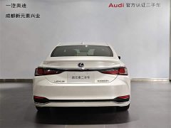 Lexus ES 300h Edition - фото 5