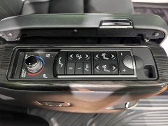 Lexus LM 300h Edition - фото 11
