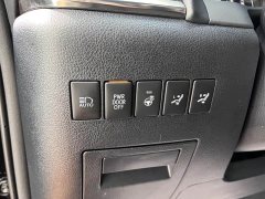 Lexus LM 300h Edition - фото 16