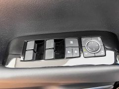 Lexus LM 300h Edition - фото 20