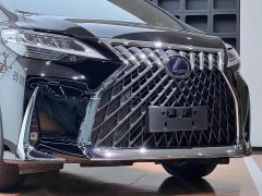 Lexus LM 300h Edition - фото 3