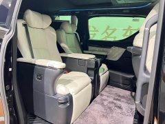 Lexus LM 300h Edition - фото 10