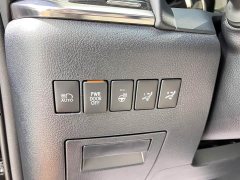 Lexus LM 300h Edition - фото 15