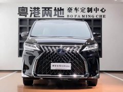 Lexus LM 300h Edition - фото 3