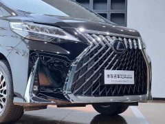 Lexus LM 300h Edition - фото 8