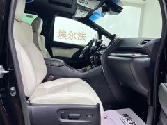 Lexus LM 300h Edition - фото 9