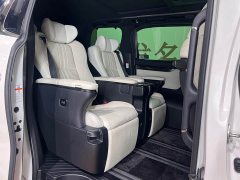 Lexus LM 300h Edition - фото 10