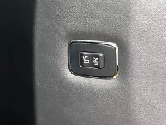 Lexus LM 300h Edition - фото 11