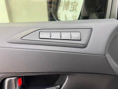 Lexus LM 300h Edition - фото 16