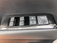 Lexus LM 300h Edition - фото 17