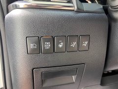 Lexus LM 300h Edition - фото 18