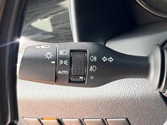 Lexus LM 300h Edition - фото 20