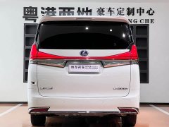 Lexus LM 300h Edition - фото 6